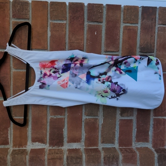 Calia by Carrie Underwood Geo Floral Tank Small - Picture 1 of 4